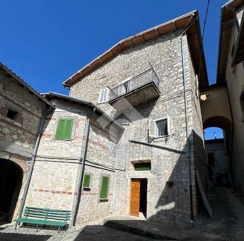 casa indipendente in vendita a Cascia