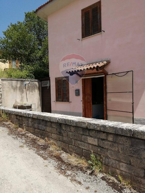 casa indipendente in vendita a Cascia