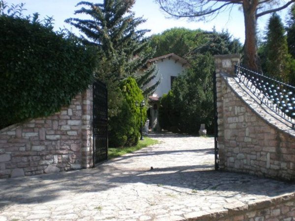 casa indipendente in vendita a Cascia