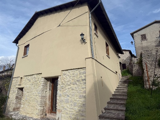 casa indipendente in vendita a Cascia