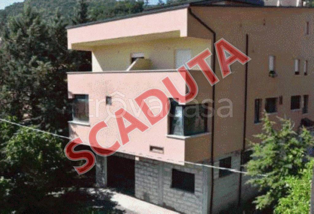negozio in vendita a Cascia