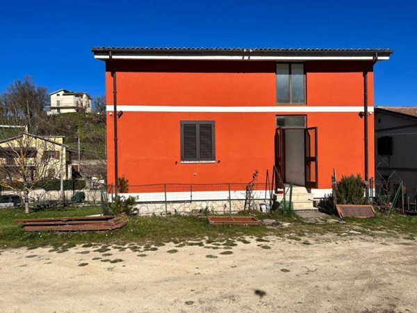 casa indipendente in vendita a Cascia