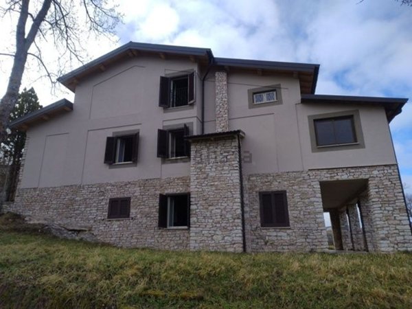 casa indipendente in vendita a Cascia