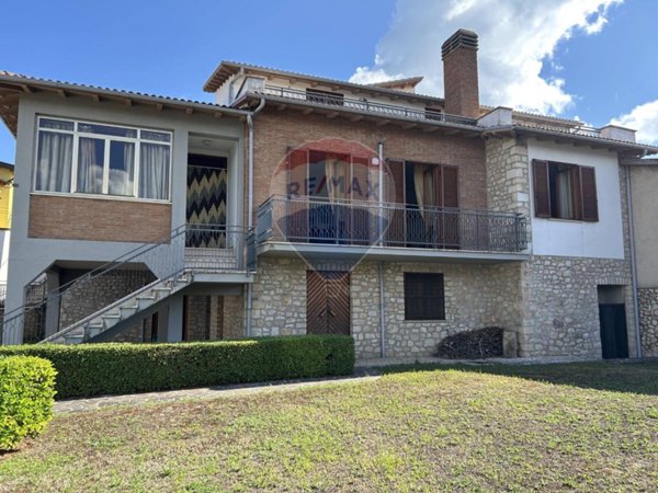 casa indipendente in vendita a Cascia