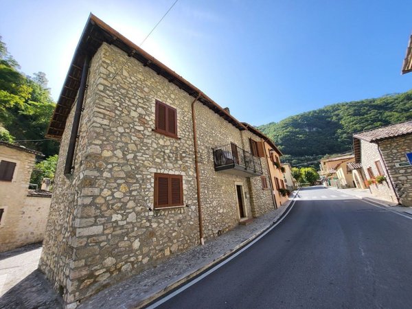 casa indipendente in vendita a Cascia