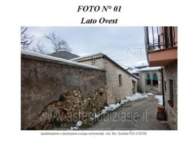 locale commerciale in vendita a Cascia