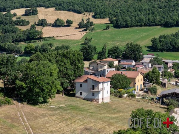 casa indipendente in vendita a Cascia