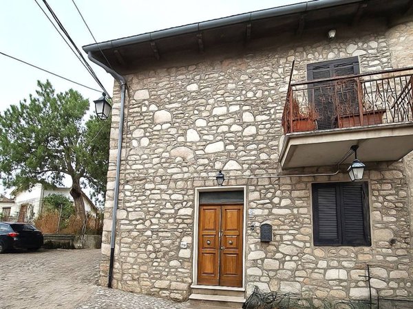 casa indipendente in vendita a Cascia
