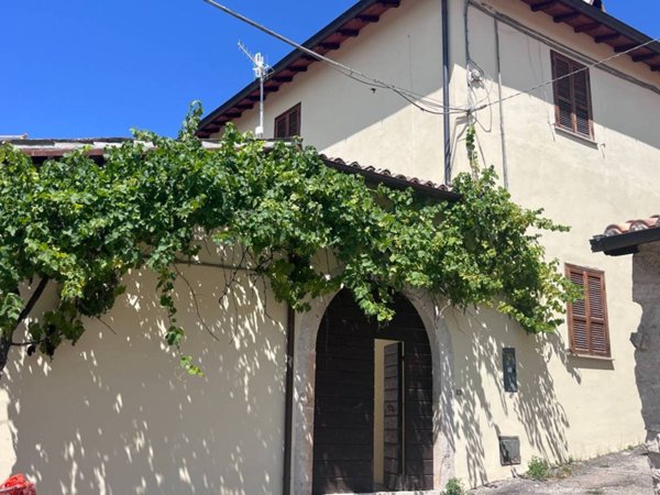 casa indipendente in vendita a Cascia
