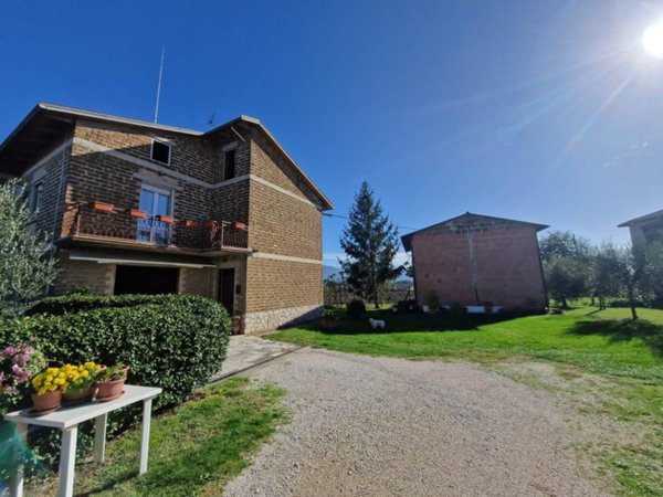 casa indipendente in vendita a Castel Ritaldi in zona Bruna