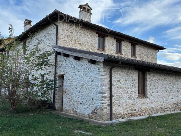 casa indipendente in vendita a Castel Ritaldi