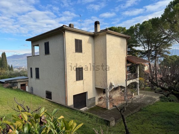 casa indipendente in vendita a Castel Ritaldi