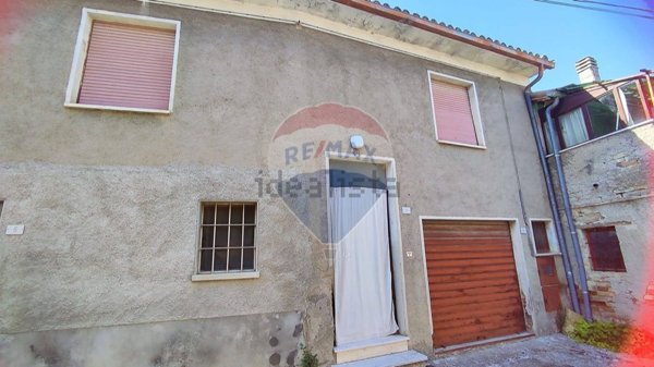 casa indipendente in vendita a Castel Ritaldi in zona Castel San Giovanni
