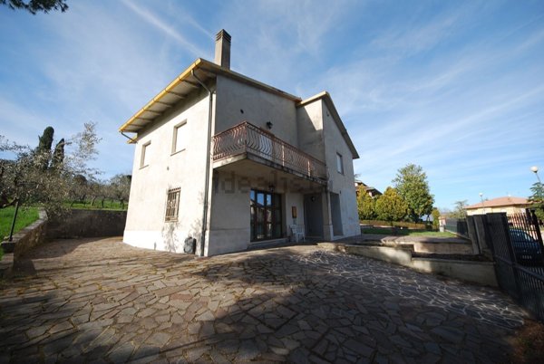 casa indipendente in vendita a Castel Ritaldi