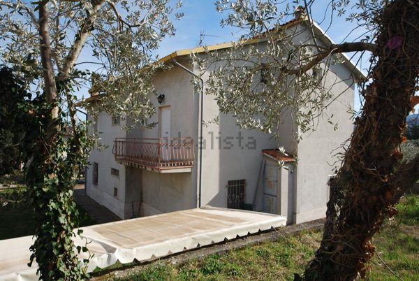 casa indipendente in vendita a Castel Ritaldi