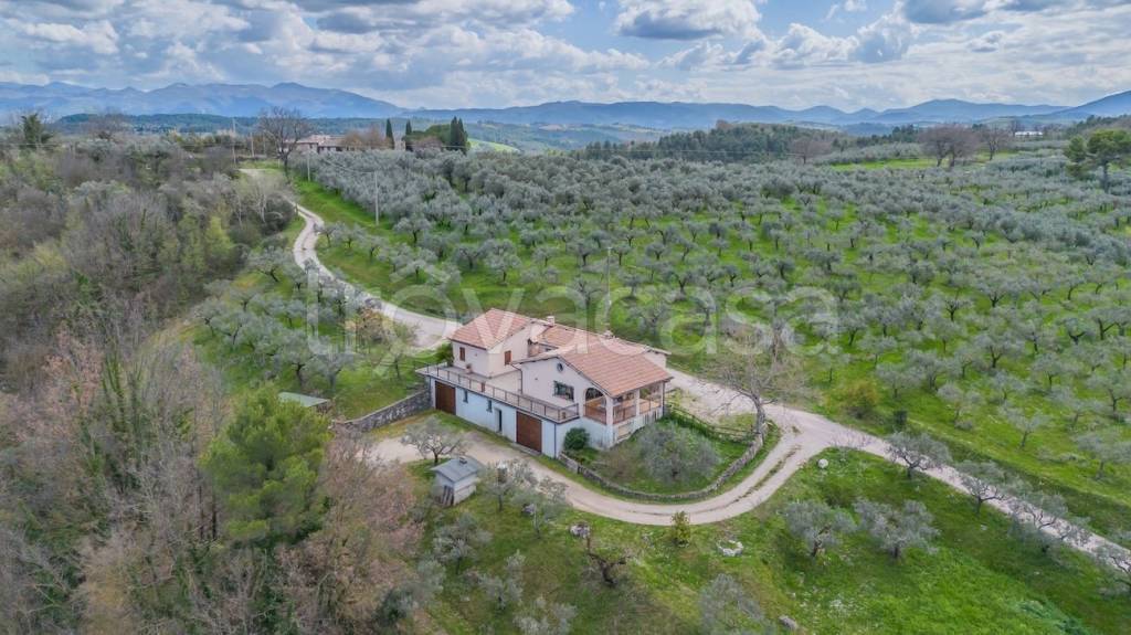 casa indipendente in vendita a Castel Ritaldi