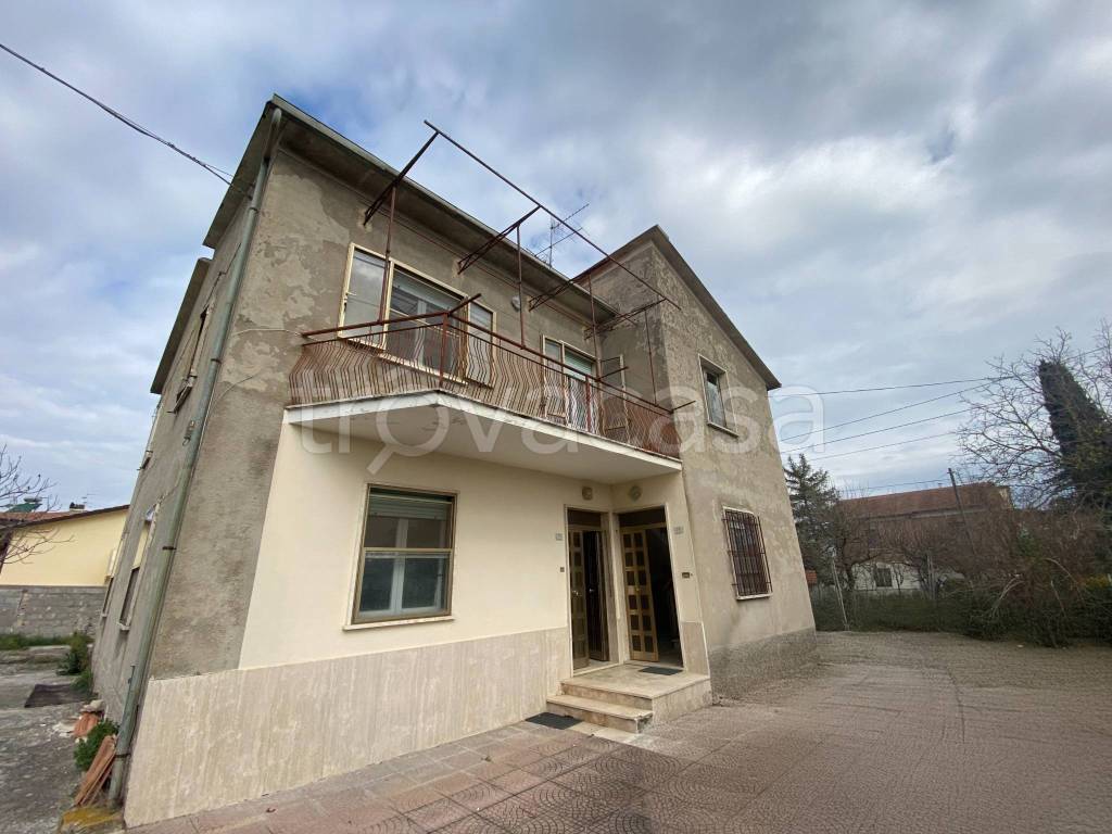casa indipendente in vendita a Castel Ritaldi