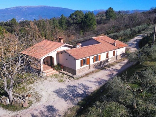 casa indipendente in vendita a Castel Ritaldi