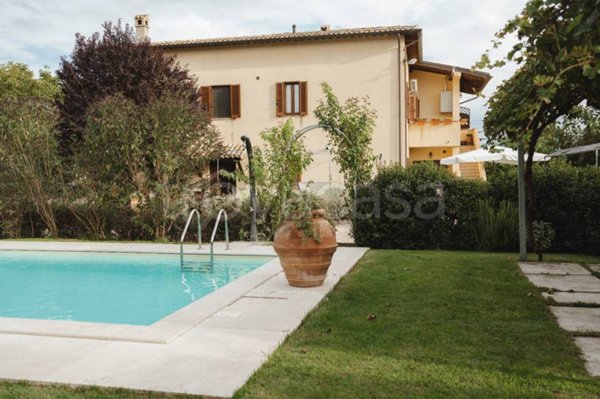 casa indipendente in vendita a Castel Ritaldi