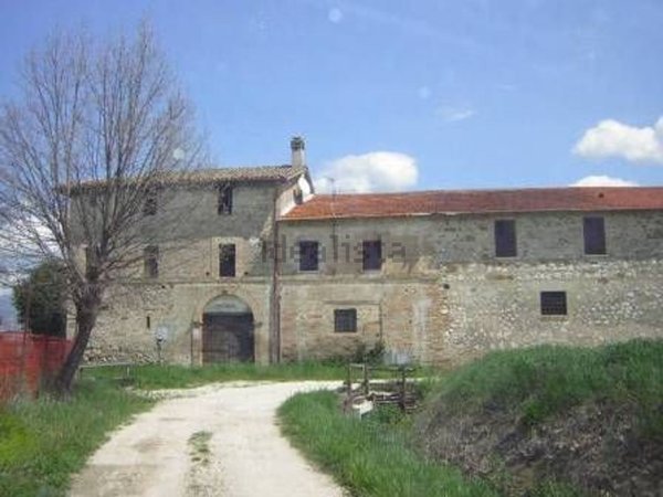 casale in vendita a Castel Ritaldi