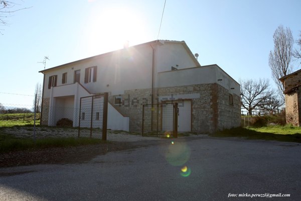 casa indipendente in vendita a Castel Ritaldi in zona Castel San Giovanni