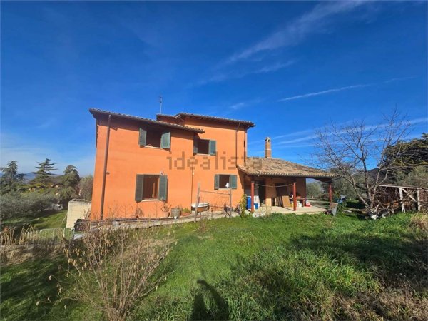 casa indipendente in vendita a Castel Ritaldi in zona Colle del Marchese