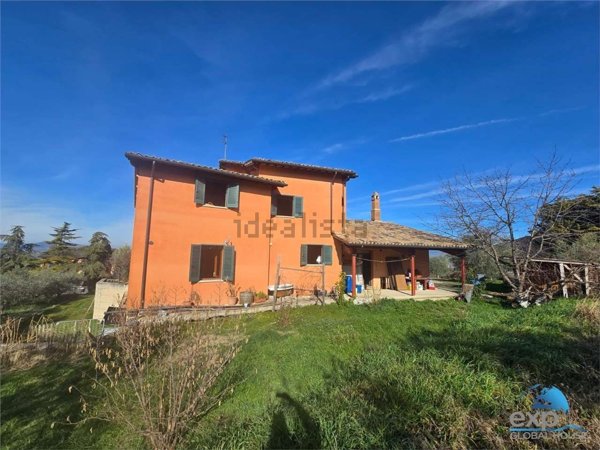 casa indipendente in vendita a Castel Ritaldi in zona Colle del Marchese