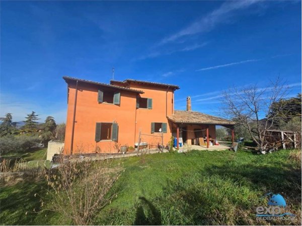 casa indipendente in vendita a Castel Ritaldi in zona Colle del Marchese