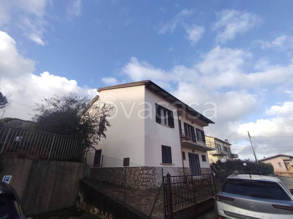 casa indipendente in vendita a Castel Ritaldi