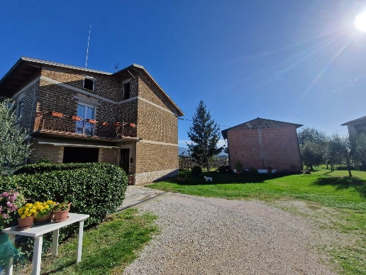 casa indipendente in vendita a Castel Ritaldi in zona Bruna