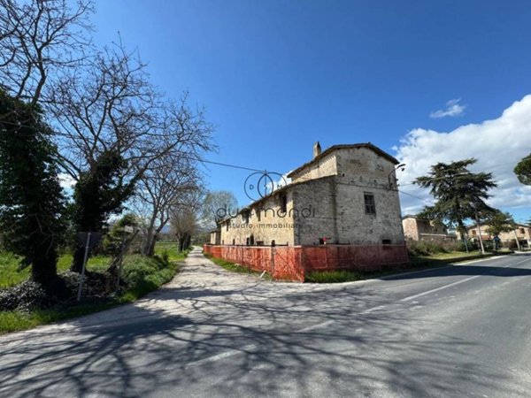 casa indipendente in vendita a Castel Ritaldi in zona Mercatello