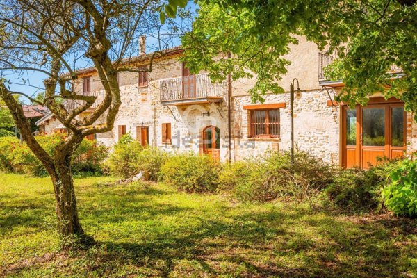 casale in vendita a Castel Ritaldi