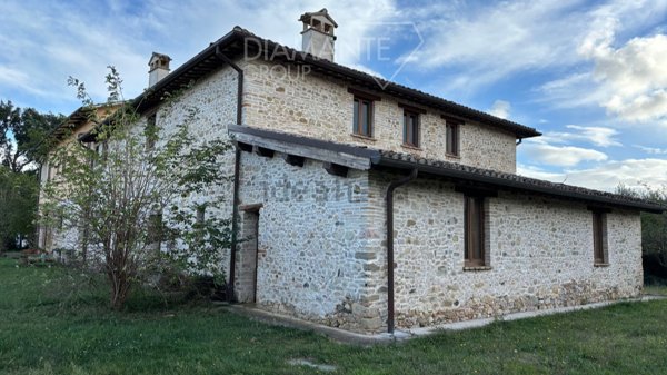 casa indipendente in vendita a Castel Ritaldi in zona Torregrosso