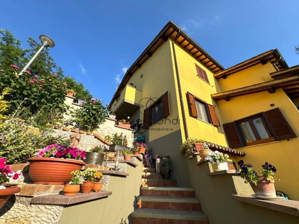 casa indipendente in vendita a Castel Ritaldi