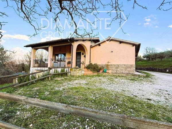 casa indipendente in vendita a Castel Ritaldi