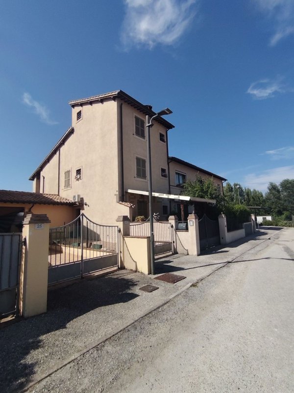 appartamento in vendita a Castel Ritaldi in zona Bruna