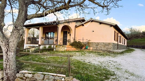 casale in vendita a Castel Ritaldi in zona Bruna