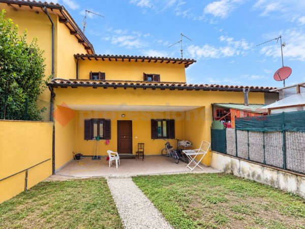 casa indipendente in vendita a Castel Ritaldi in zona Bruna