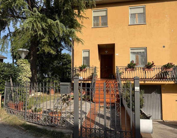 casa indipendente in vendita a Castel Ritaldi in zona Bruna