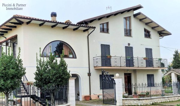 casa indipendente in vendita a Castiglione del Lago in zona Panicarola