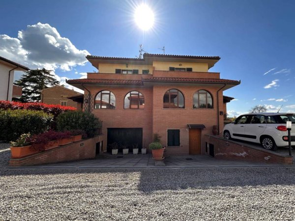 casa indipendente in vendita a Castiglione del Lago in zona Panicarola