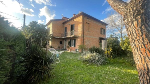 casa indipendente in vendita a Castiglione del Lago in zona Piana