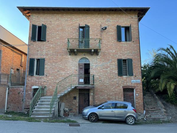 casa indipendente in vendita a Castiglione del Lago in zona Petrignano del Lago