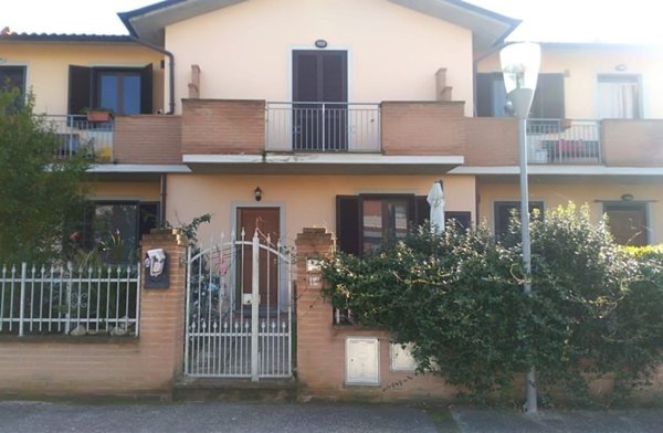 casa indipendente in vendita a Castiglione del Lago in zona Piana