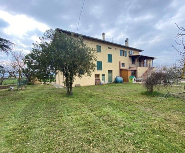 casa indipendente in vendita a Castiglione del Lago in zona Macchie