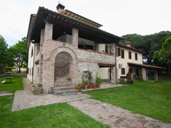 casa indipendente in vendita a Castiglione del Lago