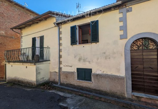 casa semindipendente in vendita a Castiglione del Lago in zona Casamaggiore