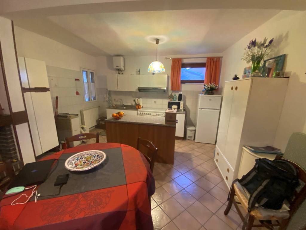 casa indipendente in vendita a Castiglione del Lago in zona Gioiella