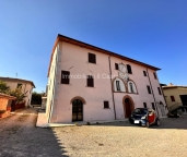appartamento in vendita a Castiglione del Lago in zona Petrignano del Lago