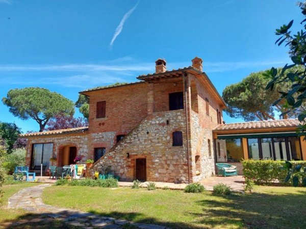 casa indipendente in vendita a Castiglione del Lago in zona Piana